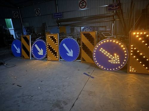 南昌南昌河南太阳能交通标牌 河南自发光交通路标牌厂家